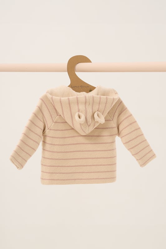 Homegrown's organic cotton hooded wrap cardigan is crafted for comfort and sustainability. Featuring button fastening and cute bear ears on the hood, this cosy, breathable cardigan is gentle on delicate skin and perfect for any season.