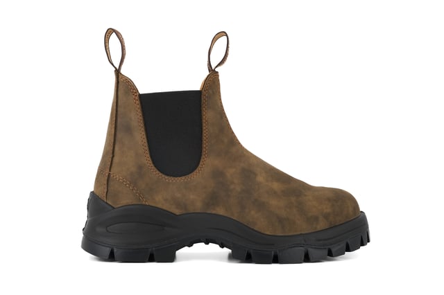The Lug Boot Series combines the traditional deep ridge work boot lug sole with our Originals chelsea upper for a unisex statement look. Extreme underfoot cushioning thanks to the super chunky outsole brings together utilitarian function coupled with iconic style.Durability never looked so good. The #2239 Rustic Brown chunky Chelsea boot is built for the toughest daily wear. XRDÂ® in the heel brings supreme shock absorption while the footbed with inbuilt airflow system keeps feet feeling fresh. Iconic Blundstone boots inspired by the toughest of work boots. Where fashion meets function. Specifications:- Brown premium water-resistant leather- Leather lining- Comfort Arch footbed with XRDÂ® Technology for maximum comfort- Lug sole (rubber) with deep grooves designed specifically to increase slip-resistance in varied environments- Polyurethane midsole- XRDÂ® in the heel for supreme shock absorption- Steel shank