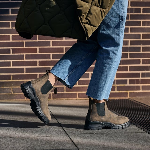 The Lug Boot Series combines the traditional deep ridge work boot lug sole with our Originals chelsea upper for a unisex statement look. Extreme underfoot cushioning thanks to the super chunky outsole brings together utilitarian function coupled with iconic style.Durability never looked so good. The #2239 Rustic Brown chunky Chelsea boot is built for the toughest daily wear. XRDÂ® in the heel brings supreme shock absorption while the footbed with inbuilt airflow system keeps feet feeling fresh. Iconic Blundstone boots inspired by the toughest of work boots. Where fashion meets function. Specifications:- Brown premium water-resistant leather- Leather lining- Comfort Arch footbed with XRDÂ® Technology for maximum comfort- Lug sole (rubber) with deep grooves designed specifically to increase slip-resistance in varied environments- Polyurethane midsole- XRDÂ® in the heel for supreme shock absorption- Steel shank