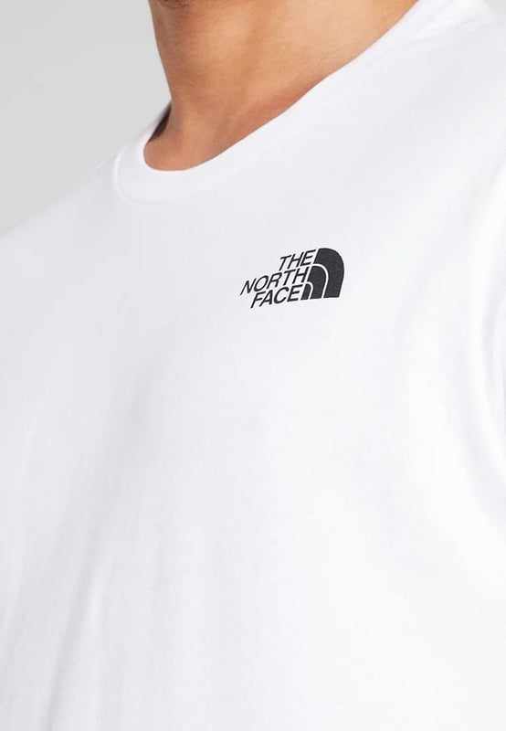 Men’s ‘simple Dome’ T-shirt from the North Face.         
Crafted From Soft Pure Cotton.         
The Classic Tee Features a Ribbed Knit Crew Neck, Short Sleeves, and a Straight Hem.         
Complete With a The North Face Logo to the Chest and Rear.         
Woven Branded Tab at the Hem.