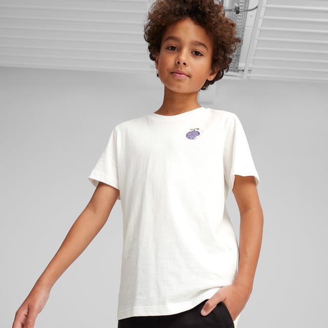 PRODUCT STORY: PUMA x ONE PIECE combines the worlds of manga and sports, with streetwear-relevant styling. We've taken inspiration from the Four Emperors to create this graphic tee. The perfect top for anyone who's a child of the sea. Ready to go treasure-hunting? FEATURES & BENEFITS: Made with at least 20% recycled cotton. DETAILS: Branded "Shanks" graphic on chest; PUMA x One Piece co-branded woven label on the sleeve; Stealthy PUMA label on the side; Crew neck; PUMA Youth: Recommended for older kids between 8 and 16 years.  Our model is 152 cm tall and is wearing size 152 RUS.