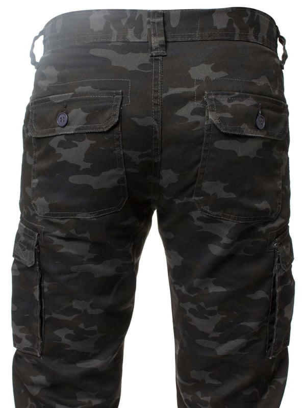 These KZ116 Kruze Camo Work Pants Features 2 Front Pockets, 2 Buttoned Back Pockets, 2 Velcro Side pockets and a zip fly fastening. Crafted with 65% Polyester and 35% Cotton, these Combat Trousers are a loose fit with adjustable toggle to the hems.