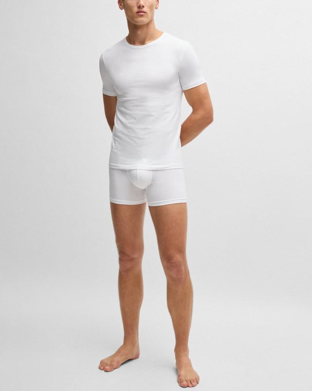 Two short-sleeved underwear T-shirts by BOSS. Crafted in single jersey made from stretch cotton, these super-soft T-shirts are topped with a crew neckline and printed with a subtle BOSS logo at the left-hand side. The slim fit is ideal for layering neatly under an everyday look.

Slim fit
Crew neck
Packaging: Box
Printed Logo

95% Cotton, 5% Elastane 
50475276
 
