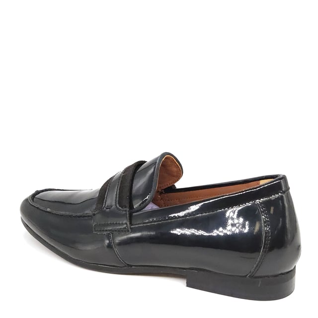 Perfect for pairing with your favourite tailoring, the Croydon Loafers are a formal slip on shoe in a statement patent leather, designed to add sophistication to every event.