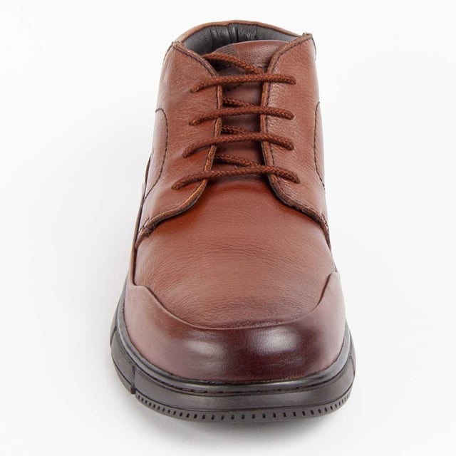 Purapiel guarantee, 10 years warranty. Men's boot. Made of 100% natural leather free of Chromium VI. Top quality materials. Non-slip rubber sole. Waterproof membrane. Padded insole. Manufactured by other brands for our brand.