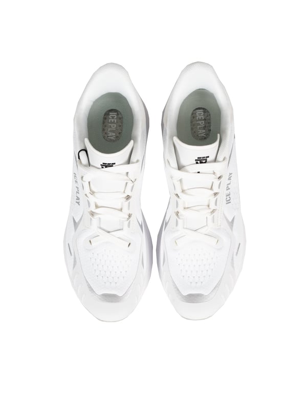 Atadas con cordones, estos zapatos aseguran un ajuste perfecto al pie, lo que los hace extremadamente cómodos y estables para el uso diario.

La punta redonda da a los zapatos un aspecto clásico que combina perfectamente tanto con estilos informales como más elegantes.

En la lengüeta, el logo de la marca está sutílmente grabado, lo que añade un carácter único a los zapatos y resalta su originalidad.

En los laterales, el nombre de la marca está cuidadosamente colocado, lo que no solo es un elemento decorativo, sino que también demuestra la alta calidad de la fabricación y la atención al detalle.

La suela con logo no solo es un acento estilístico, sino que también proporciona excelente adherencia y durabilidad, haciendo que los zapatos sean adecuados para diversas condiciones.

Hechos de tela de alta calidad y cuero ecológico, los zapatos no solo son elegantes, sino también amigables con el medio ambiente, lo que los convierte en una excelente elección para consumidores conscientes.

Empaquetados en una caja de la marca, estos zapatos son una idea de regalo ideal que seguramente encantará a cualquier aficionado a los accesorios modernos y funcionales.
