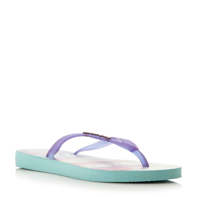 Live out your Rio summer dreams in this scenic jelly flip flop. With airbrush effect sole design and jelly straps with metallic branding. Made in Brazil with non-slip finish, heat and water resistant.