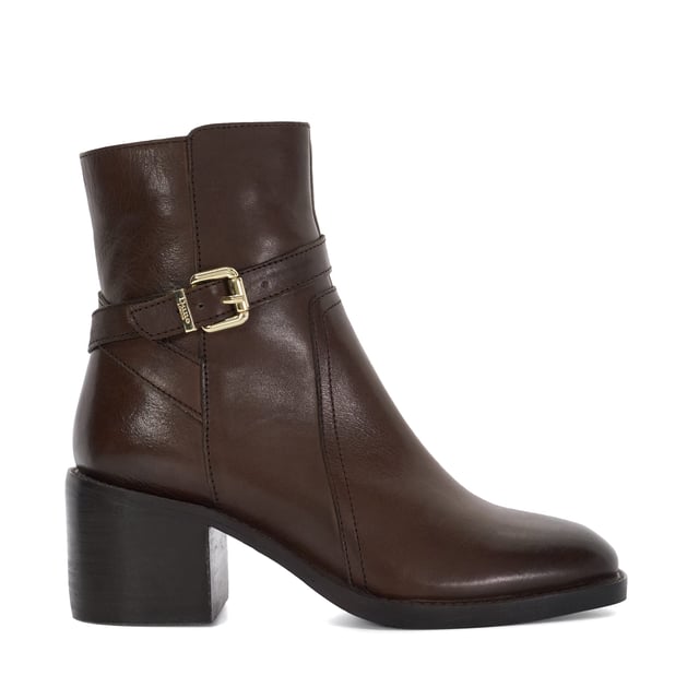 Designed with crossover straps and a shiny silver-tone buckle, Plotto is a must-have investment worthy style. Crafted from premium leather and boasting a block heel, these timeless boots are going to get you compliments every time you leave the house.
