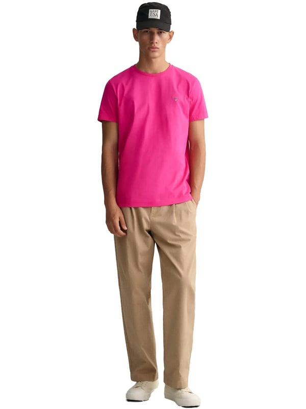 Diese Original Herren Designer Gant T-Shirts verfügen über das klassische Logo der Marke und einen Rundhalsausschnitt. Gefertigt aus 100% Baumwolle, sind diese leichten und atmungsaktiven Regular Fit T-Shirts maschinenwaschbar.