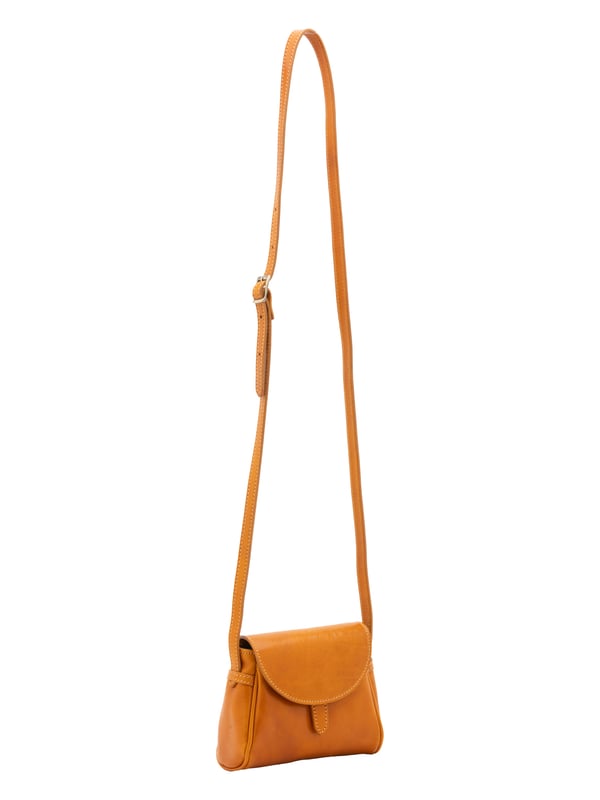 Crossbodytas voor dames met magneetsluiting. ontbrekende binnenzakken. afwezige externe zakken. verstelbaar in lederen schouderband. ontbrekend handvat. een binnencompartiment.  extern materiaal. gevoerd met katoenen binnenkant. Afmetingen: 14x18x7 cm. Gemaakt in Italië
