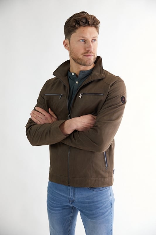 100% Polyester100% Polytafetta Körperfutter100% Polytafetta Ärmelfutter- Futter mit einer Innentasche mit Reißverschluss und einer Innentasche mit KnopfverschlussUnser Model ist 190cm groß und trägt Größe M