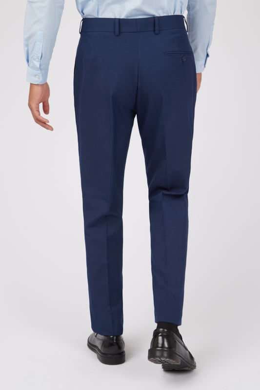Contemporary design meets heritage influence with Antique Rogue. Designed for the true trendsetter, an eye-catching colour palette spans across textures that elevate suits, shirts, and more. Antique Rogue's unique suits combine legendary British tailoring with distinctive styling.