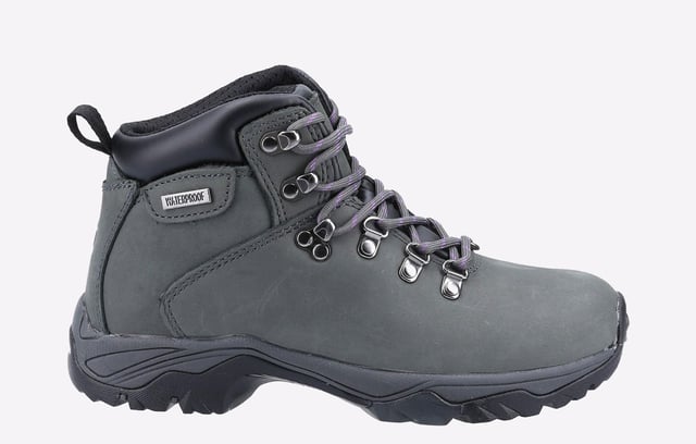 These Burford hiking boots from Cotswold are a leather hiking boot made with Mir-Tex waterproofing technology. The lining is a breathable, waterproof membrane that gives you the added security that your feet will always stay dry and also features slip-resistant materials.- Mir-Tex waterproofing technology.
- Waterproof membrane lining.
- Slip resistant energy rebounding sole.