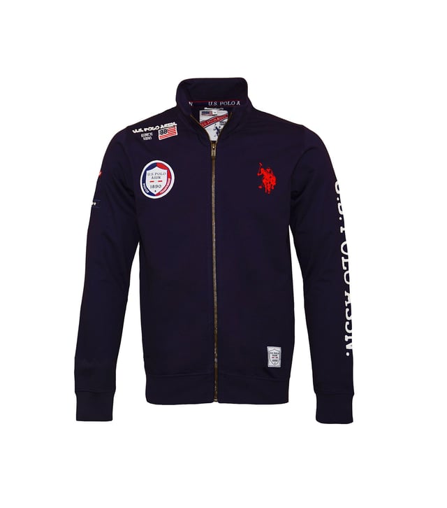 Comfortabel sweatjack voor heren van het merk US Polo ASSN. Zeer aangenaam om te dragen, comfortabel en sportief gesneden tegelijk. Twee zijzakken bieden ruimte voor spullen. Dankzij het eenvoudige ontwerp kan dit kledingstuk met veel kledingstukken worden gecombineerd.
