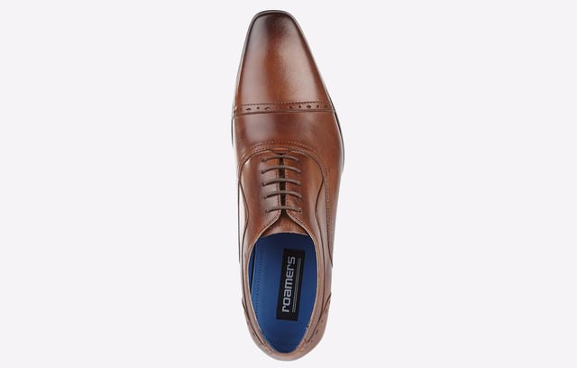 Add a timeless look to your smart-casual wardrobe with these Roamers Mercer Oxford shoes, boasting a leather upper, intricate stitch detailing, and a classic silhouette.- Leather upper
- Intricate stitch detailing
- Lace up fastening
- PVC Sole
