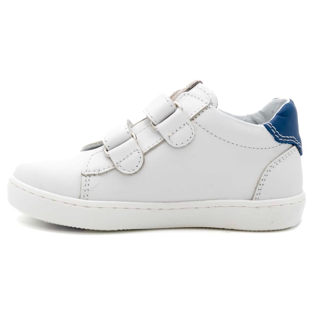 Spezifikationen: Ledersneaker mit seitlichen Einsätzen aus Wildleder und Logo auf der Zunge. Obermaterial: Leder. Schnürung: Streifen. Sohlentyp: Leicht erhöht an der Ferse