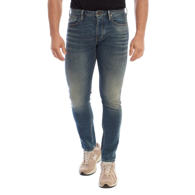 Skinny jeans from Emporio Armani, designed to offer a modern, fitted style with a touch of elegance.

 Crafted from high-quality denim, it features a slim fit that follows the shape of the leg for a streamlined, contemporary look, maximising comfort without compromising style.

 Equipped with a button closure and the classic five-pocket design, it combines functionality with a modern aesthetic.

 On the back, it includes a discreet mini logo of the brand on one of the pockets, as well as a logo patch on the hem of the waistband, highlighting the authenticity and sophistication of Emporio Armani.

 Perfect for those looking for a versatile and refined garment that stands out on any casual occasion.
 Composition: 99% Cotton, 1% Elastane
 Care:
- Machine wash on gentle cycle.
 - Use similar colors in the wash.
 - Avoid the use of bleaches.
 - Dry at low temperature in the dryer.
 - Iron at low temperature.
 - Do not dry clean.