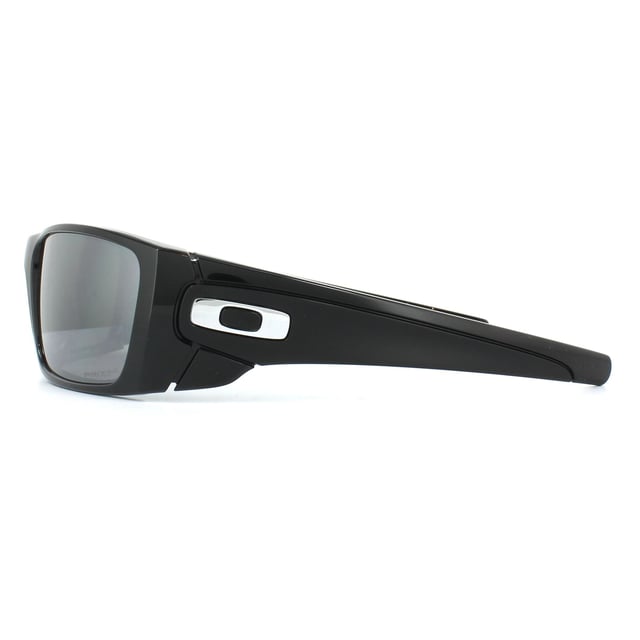 Las gafas de sol Oakley Fuel Cell OO9096-J5 en negro pulido con Prizm Black son otro clásico robusto similar a las Gascan, pero con brazos más estilizados y un diseño envolvente que se ha convertido en un accesorio imprescindible de Oakley.