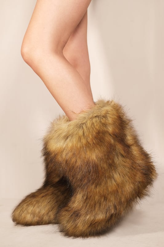 Boots with the fur clearance year