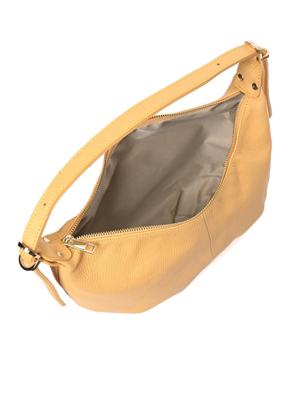 Handbag
100% cow leather
Top zip closure
Inner zip pocket
Dimensions : 22x31x2 cm
Handle: 47 cm adjustable