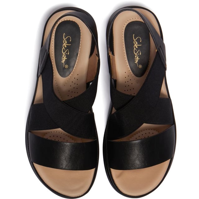 Abraza los días soleados con facilidad y primavera en tu paso, usando las sandalias Kia de Solesister. Diseñado con una parte superior con correa elástica que abraza el pie y una plantilla cómoda y acolchada para un look veraniego atemporal pensando en el estilo y la comodidad. La suela de cuña elevará tu zancada.