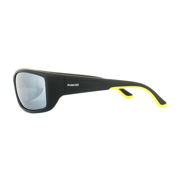 Las gafas de sol Polaroid Sport PLD 7011/S 71C ex Black Yellow Grey Silver Mirror Polarised son un elegante estilo deportivo con el clásico diseño envolvente y una montura sólida, duradera y ligera. La característica estrella son las lentes polarizadas de Polaroid que reducen el resplandor horizontal de la carretera, el agua y la nieve y ofrecen además protección 1005 UV400.