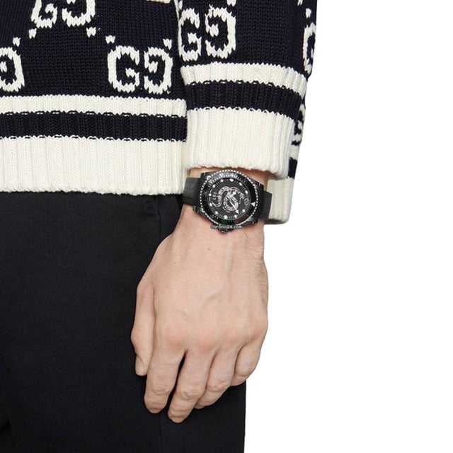 Product Code: 17371427Manufacturer Product Number: YA136323Category: WatchesBrand: GucciWatch Markers: DotsWater Resistant: 200 MetresRecipient: UnisexMovement: QuartzCase Material: Stainless SteelDial Colour: BlackStrap Material: RubberDiameter: 40mmBrand Collections: Gucci Dive
