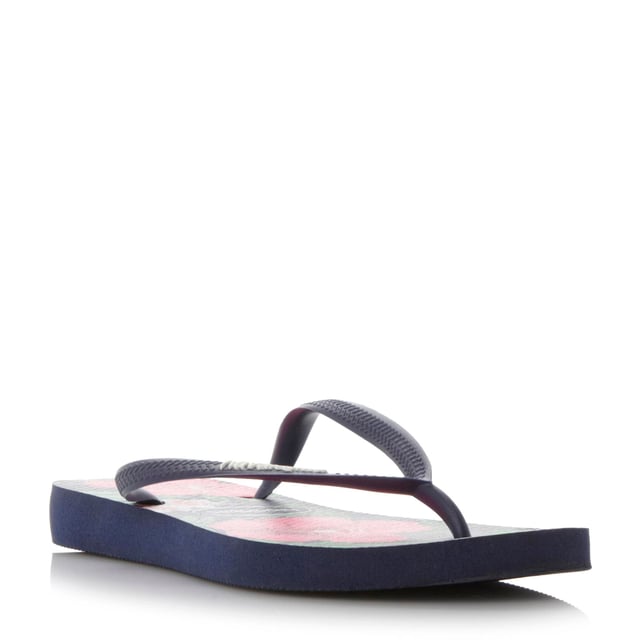 Embrace flower power this summer with this pretty floral print flip flop. This toe post style features slim straps with brand logo detailing.