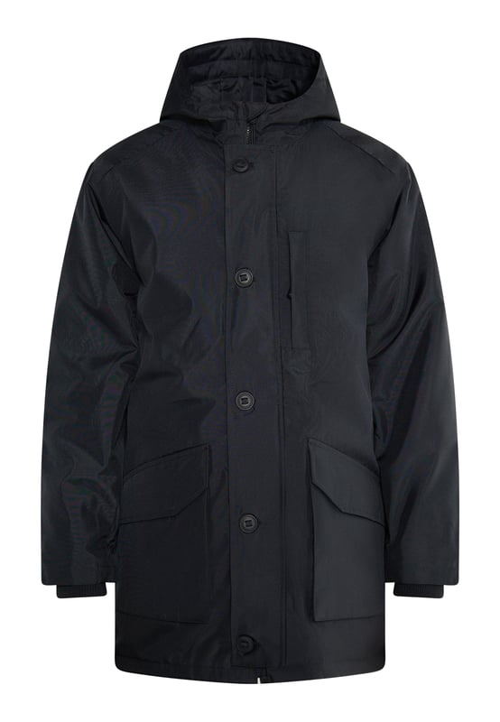 Im klassischen Stil gehalten ist diese Winterjacke von Mo Ihr 24/7 Outdoor-Begleiter. Das robuste, leicht glänzende Material ist beschichtet und wasserabweisend, eine leichte Wattierung sorgt für eine wärmende Isolierung. Die große Kapuze schützt dabei ebenso wie der durch die Knopfleiste verdeckte Reißverschuss. Eine praktische Brusttasche sowie die innenliegenden Rippbündchen an den Ärmeln ergänzen das Modell.  Parka