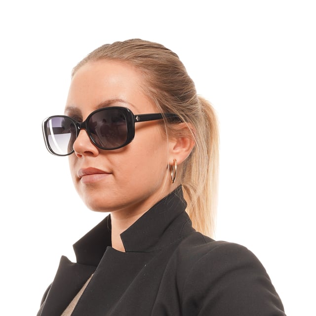 Gender: Women
Main color: Black
Extra: No extra
Frame color: Black
Frame material: Plastic
Lenses color: Grey
Lenses material: Plastic
Filter category: 3
Style: Square
Lenses effect: mirrored & gradient
Protection: 100% UVA & UVB
Lenses width: 58
Lenses height: 48
Bridge width: 17
Frame width: 148
Temples length: 140
Spring hinge: No
Shipment includes: Neutral case
Rim style: Full-Rim