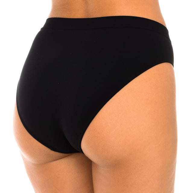 Braguita de la marca Intimidea.
Color Negro
Cintura ultraplana.
Material antideslizante.
Efecto invisible y de mantenimiento de la forma.
Tejido transpirable.
Costuras planas y vistas a tono.

Composición:  89% Poliamida, 8% Elastano, 3% Algodón