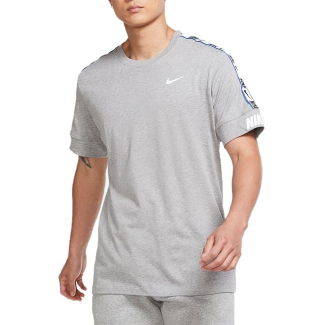 Nike Mens NSW Repeat T Shirt.
Ribbed Crew Neck, Short Sleeve.
Soft Jersey Cotton Provides Lasting Comfort and Durability.
Repeat the Swoosh Graphics and Block Lettering So You Can Show the Love of Nike.
100% Cotton.
Machine Washable.