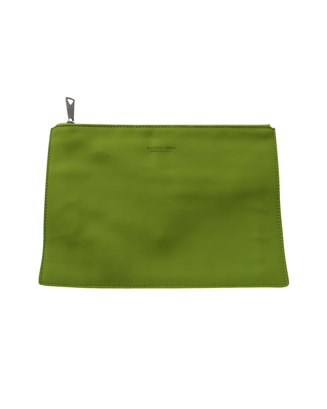 VINTAGE, RRP AS NEW
Bottega Veneta is no stranger to meticulous weaving techniques - this 'Point' tote is crafted from knotted macramé rubber in a soft, spacious silhouette. Designed in a vibrant 'Chartreuse' hue, it has a sturdy V-shaped frame that serves as a top handle.
Bottega Veneta Point Macramé Tote in Chartreuse Rubber
Sign of wear: No
Condition: Excellent, comes with zip pouch
Material: Rubber
Color: Chartreuse 
Size: One Size
SKU: 195213