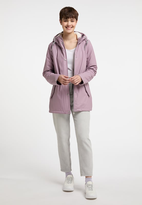 Grijs, nat en koud? Geen probleem, zolang de bovenkleding maar goed is. Het met geweven bont gevoerde regenjack van myMo houdt je droog en warm zonder in te boeten aan een stijlvolle look. De heldere kleuren trotseren de winterse grijsheid, terwijl de coating en gesealde naden van het buitenmateriaal de trendy Friese nerts een functionaliteit geven die de tand des tijds door weer en wind zal doorstaan. Een binnenvoering van zacht geweven bont, die ook in de capuchon zit, zorgt voor behaaglijke warmte. Over de capuchon gesproken: het chique koord met kleurrijke uiteinden en kwastjes is net zo opvallend als de uitgebreide accessoires met reliëf.