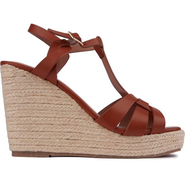 Hellbraune Solesister desri Espadrille-Keilsandalen für Damen, hergestellt aus Synthetik und einer Synthetiksohle. Merkmale: Espadrille Keil & Plattform und synthetische Futter & Decksohle.