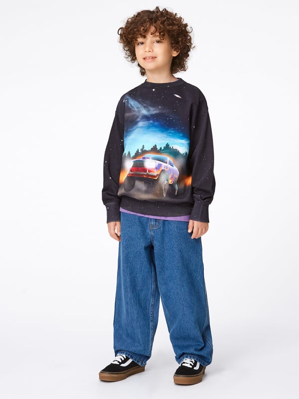Molo project fun Scandinavian properties and stellar sustainability into their abstracts. This boys organic sweatshirt showcases a wild, fast car with flames on the sides and large tyres. There's a shot of the car from the back on the back of the sweatshirt. Organic Sweatshirt Regular Fit Round Neck With a Rib Edge and Rib At the Sleeves and Bottom 100% Organic Cotton
