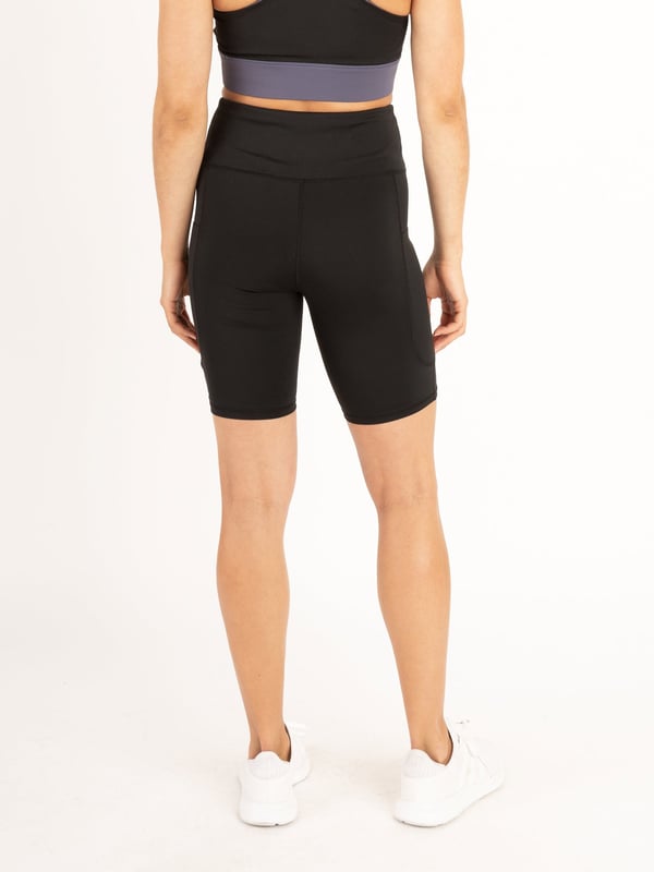 Wear for working out or as part of your street style get-up, these high-waisted cycle shorts from the LUKE womenswear performance range are constructed in a skin-tight, recycled composition which have moisture absorbing properties and elastic fibres for ultimate support when on the move. They are detailed with flat-lock seam stitching for all day comfort and feature handy slip side pockets, perfect for all your essentials. They are complete with the brands iconic rubberised lion head badge.
