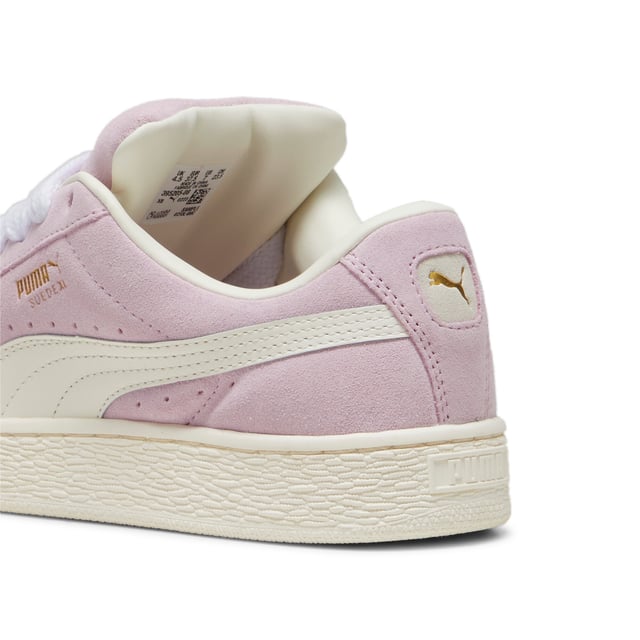 HISTORIA DEL PRODUCTO: Este enfoque fresco del clásico Suede se inspira en la herencia de PUMA en el breakdancing y su influencia en la moda urbana moderna. El Suede XL conserva el icónico ADN del Suede, pero le da un giro con un collar y una lengua acolchados exagerados, además de una suela más robusta. Esta versión cuenta con una parte superior completamente de ante con una Formstrip de cuero. CARACTERÍSTICAS Y BENEFICIOS: Los productos de cuero de PUMA apoyan la fabricación responsable a través del Leather Working Group. www.leatherworkinggroup.com DETALLES: Parte superior de ante; Formstrip de cuero; Lengua de ante con refuerzo de malla; Marca PUMA en relieve y estampada en el panel lateral; Forro de malla; Plantilla de malla; Media suela de goma; Suela de goma; Forro: Textil, Otros; Suela exterior: Goma; Parte superior: Cuero; Plantilla: Textil.
