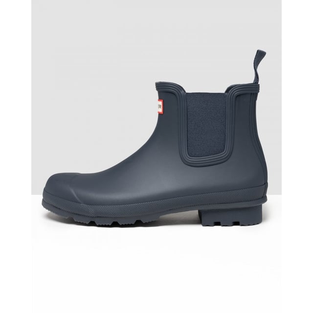 Size/Fit Summary: True to size, Regular fit which features new engineered improvements. If you are in-between sizes or want to wear a thick sock, it is recommended to size up.
The Hunter Original Chelsea Boot has been re-engineered for an improved fit and all-day comfort. A wider ankle circumference, and an increased curve in the heel and around the Achilles tendon delivers an even more comfortable fit.
The new and improved Hunter Original Chelsea Boot has an even more optimum fit to maximise all-day comfort. Ready for rain, each boot is handcrafted from natural rubber and vulcanised for superior protection. Retaining the iconic features of a traditional Chelsea, it features elasticated-gussets and has a nylon pull-tab to make stepping into the boot easy. In a classic black matte, these men's waterproof Chelsea's are a wet weather wardrobe essential.
We recommend that all Hunter Chelsea boots be worn with Hunter Chelsea socks, which have been technically designed to protect the wearer's skin from contact with rubber in specific areas.

Waterproof
Handcrafted
Waterproof
Polyester lining
Rubber outsole with Hunter Original tread pattern
Elastic side gussets and nylon pull-tab
Crafted from natural vulcanised rubber with a matte finish