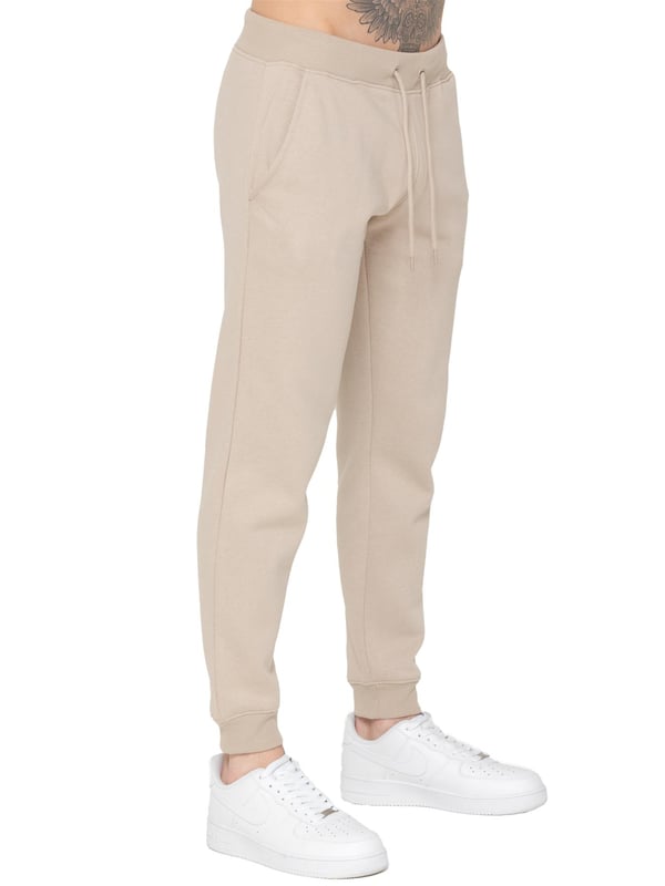 Upgrade your casual wardrobe with these Men's Slim Fit Joggers from Only. Designed for both comfort and style, they feature an elasticated waist with a drawstring for a customizable fit. The Enzo logo is elegantly embroidered on the leg, adding a touch of refinement. With a practical 2-pocket design and fleece lining, these joggers combine functionality with warmth, making them perfect for everyday wear.