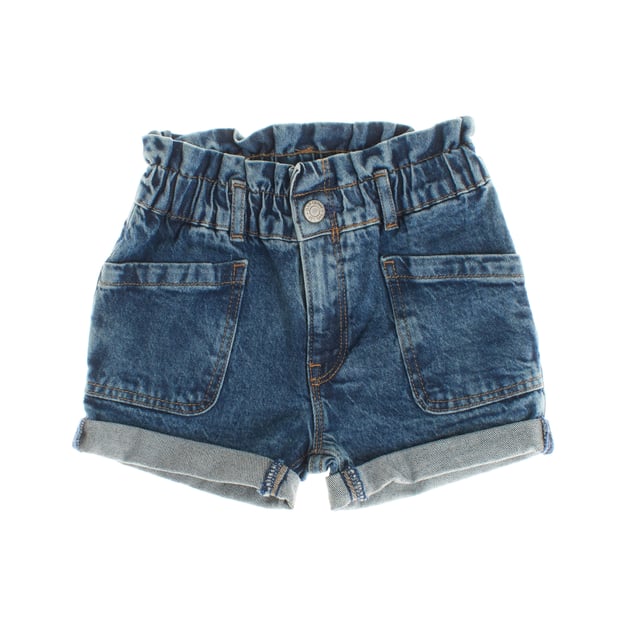 Girls' mom jean shorts made from soft, durable denim for a casual, comfortable look.

 They feature an elastic waistband with gathered detail that provides a flexible and comfortable fit.

 The front closure includes a practical hidden hook, ideal for little ones, along with a zipper.

 Featuring a 4-pocket design, these shorts offer a practical and modern touch.

 Rolled hems on the legs add a relaxed style, making this piece a versatile option that's perfect for everyday wear.
 Composition: 71% Cotton, 27% Polyester, 2% Elastane
 Care:
- Machine wash cold.
 - Use similar colors in the wash.
 - Avoid the use of bleaches.
 - Dry at low temperature in the dryer.
 - Iron at low temperature.
 - Do not dry clean.
