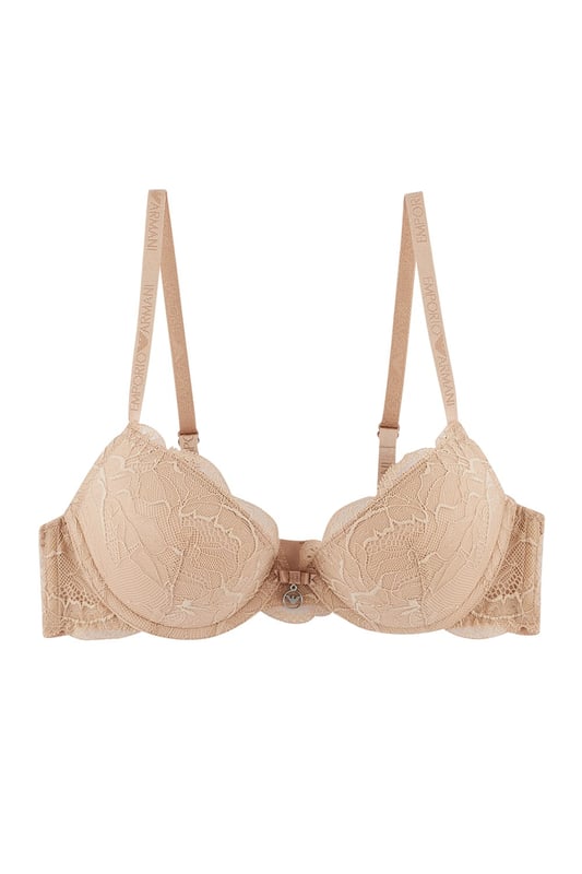 Romantischer Push-up-BH aus Spitze von EMPORIO ARMANI. Die schmalen, unauffälligen Träger geben dem zarten BH einen sicheren Halt. Das aufwendige Wellenmuster und der verspielte Logo-Anhänger unterstreichen das verführerische Design.
