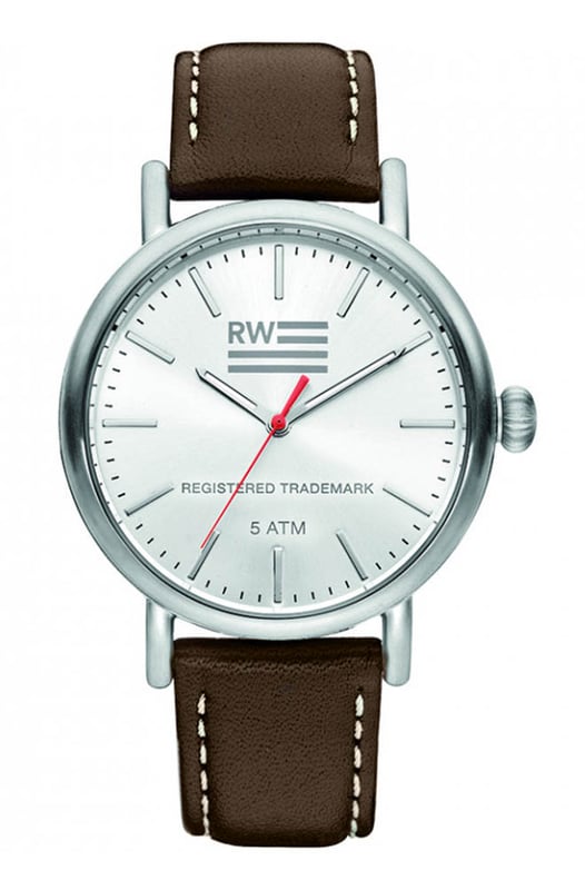 This River Woods Yukon Analogue Watch for Men is the perfect timepiece to wear or to gift. It's Silver 42 mm Round case combined with the comfortable Brown Leather watch band will ensure you enjoy this stunning timepiece without any compromise. Operated by a high quality Quartz movement and water resistant to 5 bars, your watch will keep ticking. This elegant, classic watch is a perfect gift for New Year, birthday,valentine's day and so on -This Analogue watch has a function: Luminous Hand High quality 21 cm length and 19 mm width Brown Leather strap with a Buckle Case diameter: 42 mm,case thickness: 9 mm, case colour: Silver and dial colour: Silver