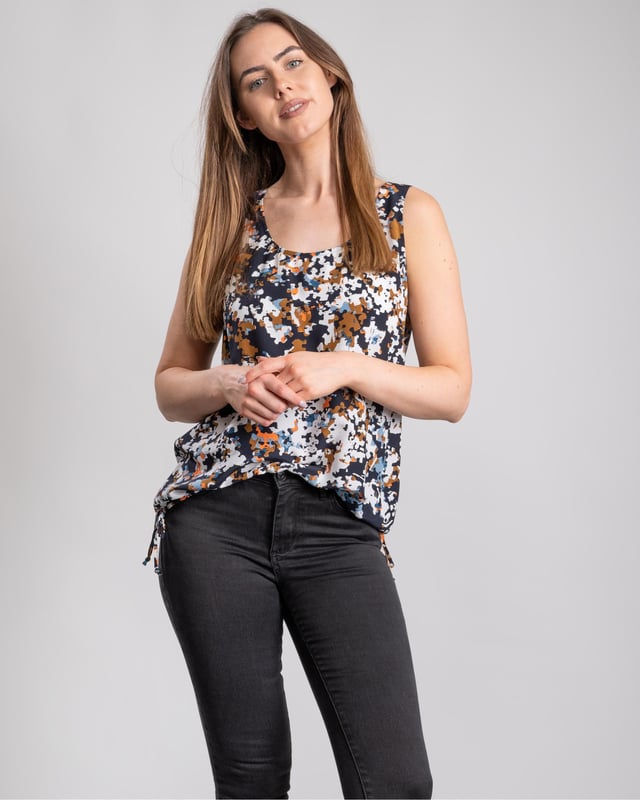 A lightweight blouse created in luxurious silk by BOSS Womenswear. Offering an easy-wear regular fit, this sleeveless top is printed all over with a statement puzzle pattern and features adjustable drawstrings at the hem that create a subtle ruched effect. Team it with indigo denim to give the print maximum impact.
100% Silk
50389737