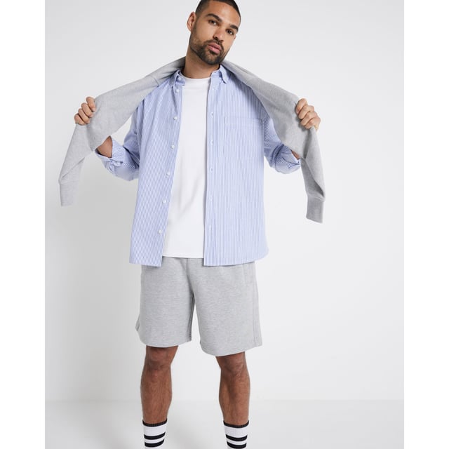 Regular fit, Side slip pockets, Elasticated waist, Cotton for this product has been responsibly sourced