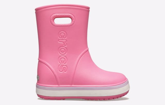 All the lightweight color and sporty Crocband style kids love is now available in a fun and functional rain boot. Oversized openings at the top make them easy for kids to put on and take off by themselves.
- Reflective logo on the heel- Easy to clean and quick to dry- Iconic Crocs Comfort: Lightweight.- Flexible, 360-degree comfort.