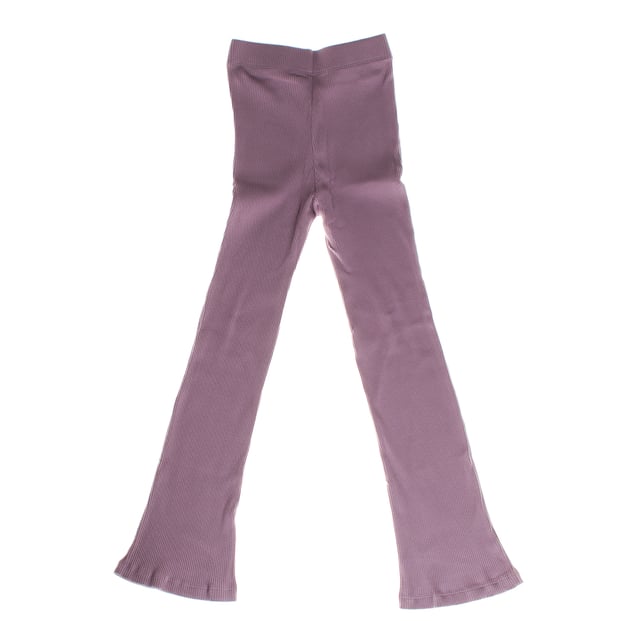Ausgestellte Mädchen-Leggings aus weichem Rippstoff, die Komfort und modernen Stil vereinen.

 Diese Leggings liegen oben eng an und fallen ab den Knien weit aus, wodurch ein stilvoller ausgestellter Effekt entsteht.

 Der Stretchstoff sorgt für Bewegungsfreiheit, während der elastische Bund für einen bequemen und sicheren Sitz sorgt.

 Diese Leggings eignen sich ideal für einen lässigen Look oder zur Kombination mit formelleren Outfits und sind eine vielseitige und moderne Option für jeden Anlass.
 Komposition: 94 % Baumwolle, 6 % Elasthan
 Pflege:
- Maschinenwäsche kalt.
 - Verwenden Sie beim Waschen ähnliche Farben.
 - Vermeiden Sie die Verwendung von Bleichmitteln.
 - Bei niedriger Temperatur im Trockner trocknen.
 - Kein Bügeln.
 - Reinige chemisch nicht.