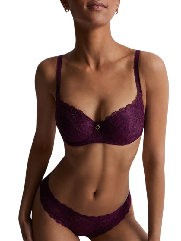 Aubade Roseessence Moulded Half Cup Bra. T-Shirt style with elastic lace trim and band. With elastic straps and an elastic tulle. Finished with Swarovski jewel. The product is as hand-wash only.