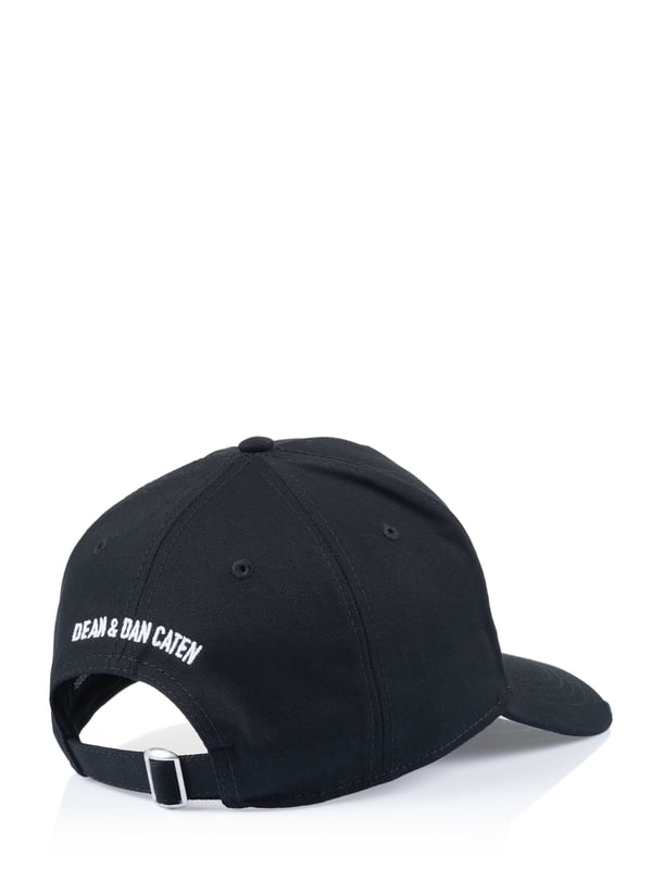 100% algodón; Gorra de hermano Dsquared2;  Modelo: BCM0530-05C00001-2124;  Mano de obra de alta calidad;  Tamaño ajustable;  Sombra curva;  aspecto usado;  Detalles del logotipo de Dsquared2