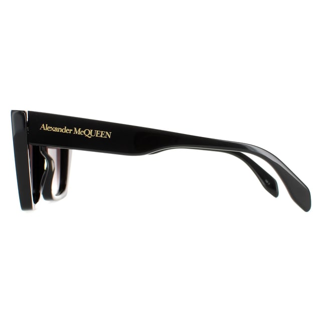 Las gafas de sol Alexander McQueen Cat Eye Ladies Black Gray AM0299S son unas elegantes gafas estilo ojo de gato fabricadas en acetato ligero. El logotipo de Alexander McQueen aparece en las patillas para garantizar la autenticidad de la marca.